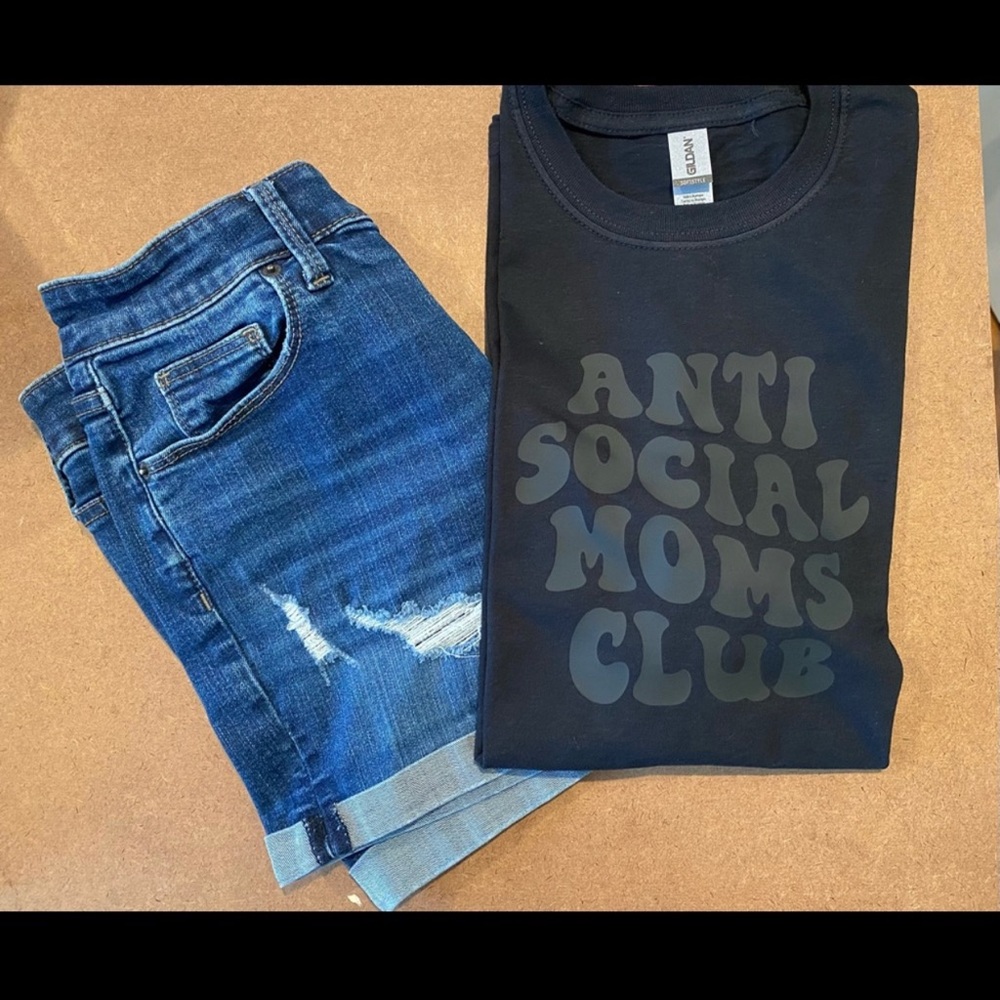 Anti social moms club t-shirt